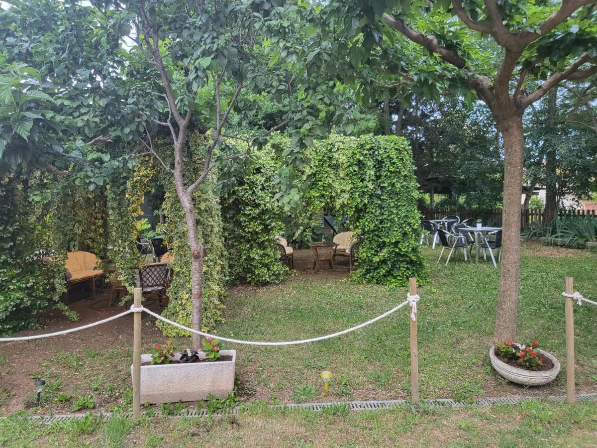 Alberg Restaurant Bellavista Santa Pau Dış mekan fotoğraf
